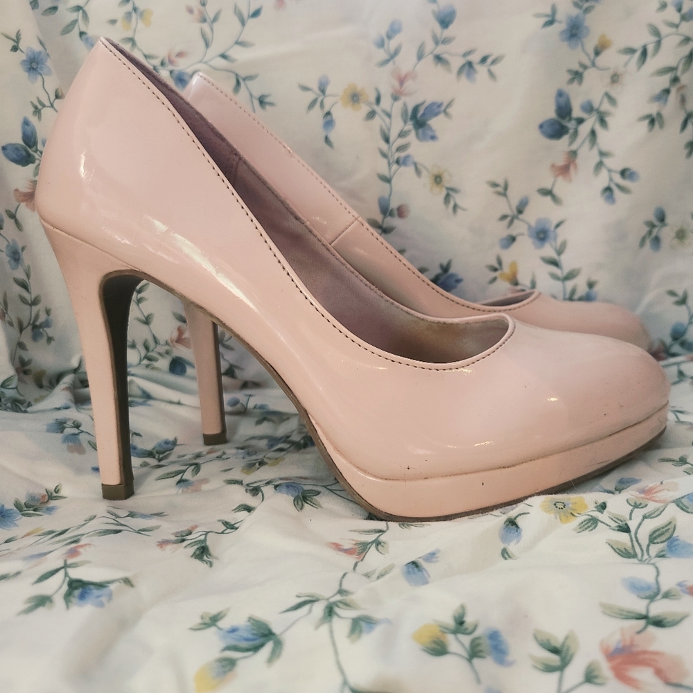2/$20- used Blush pink size 8 fioni pumps